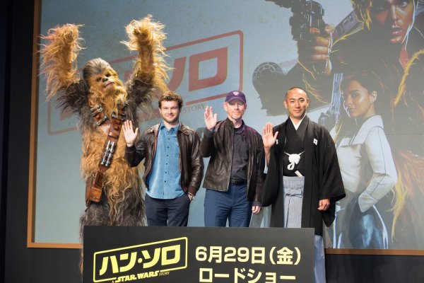 『スター・ウォーズ』新作の会見に登場した市川海老蔵ら