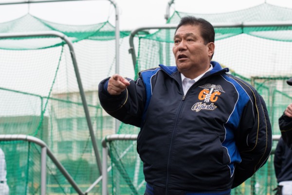 昨夏まで秀岳館を率いた鍛治舎氏