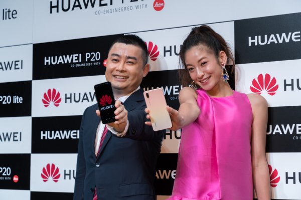 ファーウェイの呉波氏と西山茉希