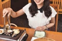 千葉のお天気お姉さんが貝浜焼きに舌鼓「海の家にいる気分」