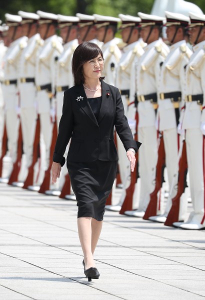 防衛大臣を追われた稲田朋美氏も右派（時事通信フォト）