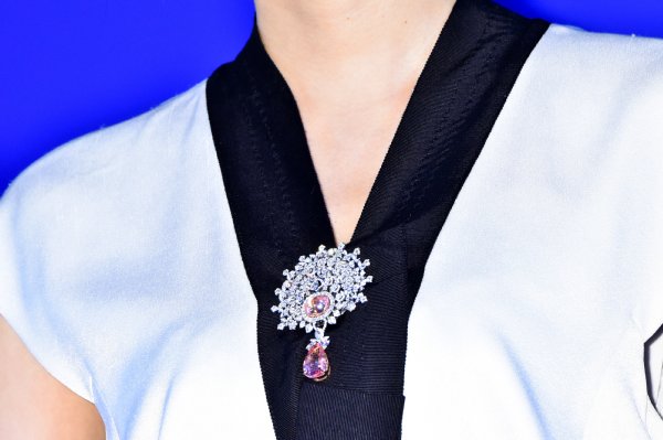 桐谷美玲が身につける3億2200万円のネックレス