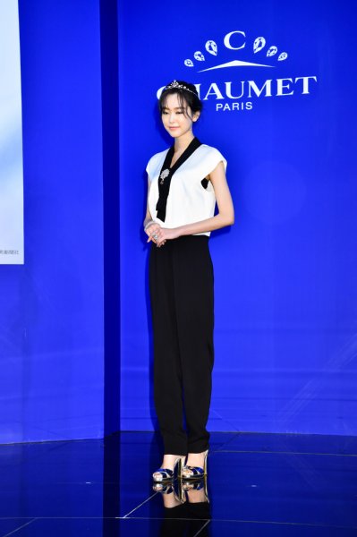 宝飾の展覧会記者会見に登場した桐谷美玲