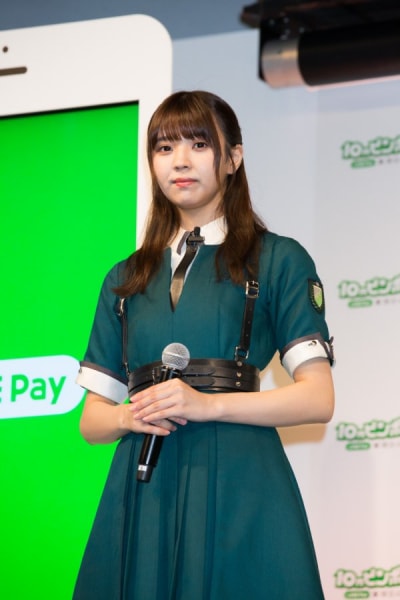 LINE Payの発表会に登場した欅坂46・小林由依