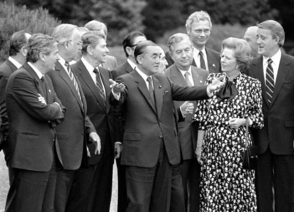 中曽根氏の存在感が際立った86年の東京サミット（共同通信社）