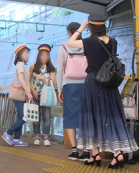 親友3人との楽しげなひと時