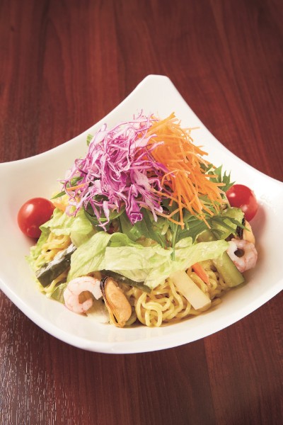 元祖ラーメンサラダ 1100円(撮影/中庭愉生)