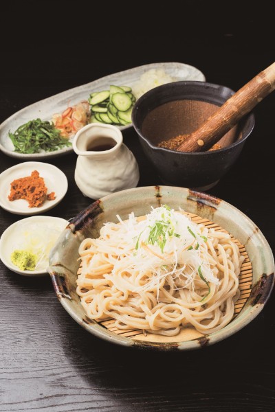 かわじますったて（うどん） 1100円（撮影／小松 潤）