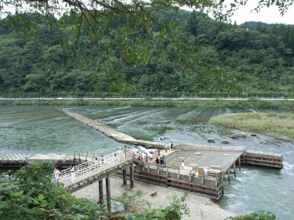 「白鷹ヤナ公園」でアユを堪能