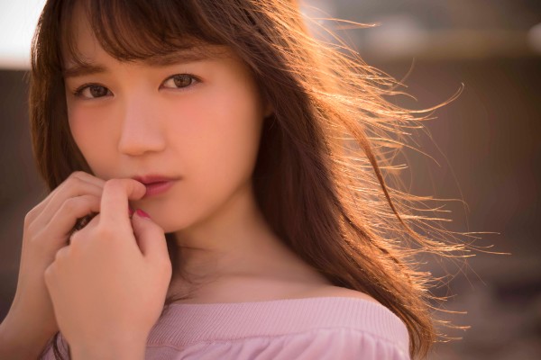 大人な表情も…（撮影／中村和孝）