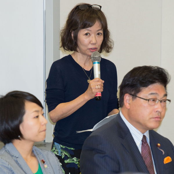 女優の浅田美代子ら有志が主催し「8週齢規制、各種数値規制、繁殖業の免許制を求める緊急院内集会」を開催