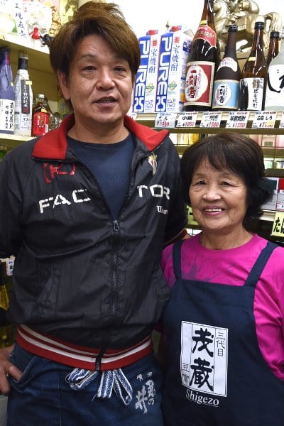 祐司さんとお母さんのミサヲさん。2人で店を切り盛りしている仲良し親子だ