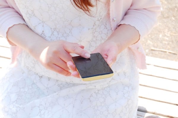 SNSは承認欲求を肥大化させる危険が（写真／アフロ）