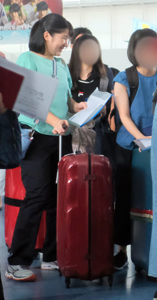 ご学友と談笑されリラックス