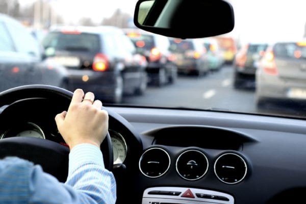 車間距離を安全に保つための「○秒ルール」（写真／アフロ）