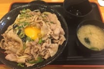 ボリューム感ハンパない「伝説のすた丼屋」 鬼盛り唐揚げも話題