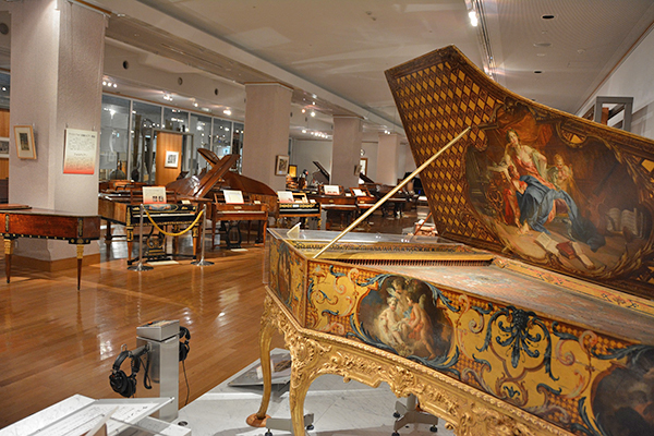 18～19世紀の管楽器を中心に、貴重な名器が多く見られる。『浜松市楽器博物館』にて