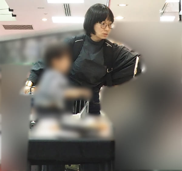 長男の意見を取り入れつつ（？）買い物する菅野