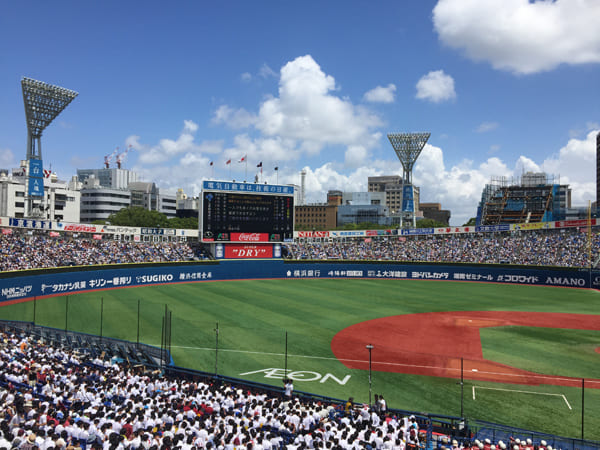 毎年満員になる神奈川大会の決勝戦(横浜スタジアム)
