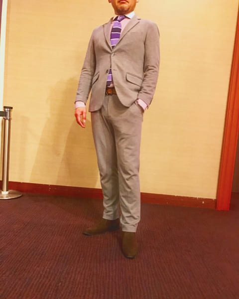 カジュアル着用もできるGUのカットソースーツは1万円以内で購入可