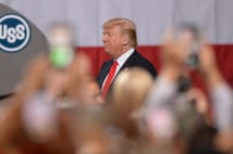 支持率は歴代大統領の中で最低水準のトランプ氏だが…(時事通信フォト)
