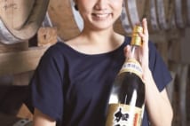 奄美大島の女性杜氏は音大卒「焼酎と音楽で頭いっぱい」
