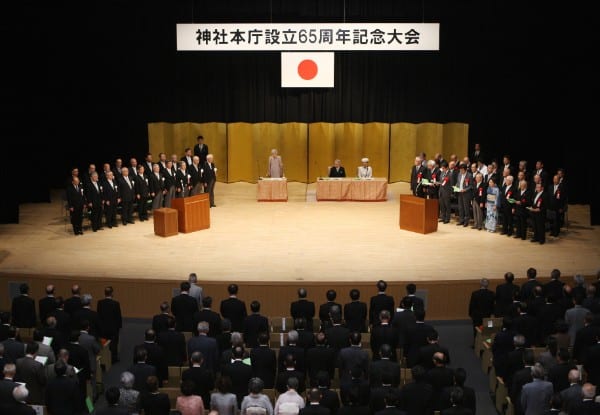 2011年の神社本庁設立65周年記念大会（時事通信フォト）