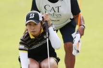 女子ゴルフの新星・大里桃子　今後を左右するパパとの関係