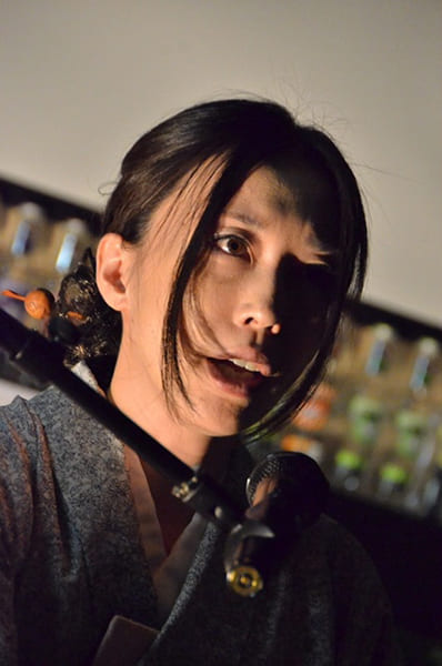 女優で怪談師の牛抱せん夏