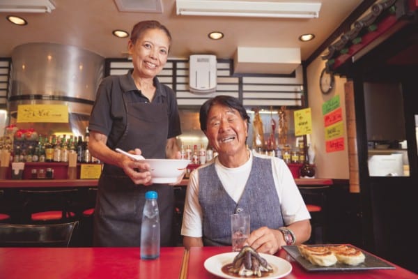 坂井シェフと”ママ”（撮影／中庭愉生）