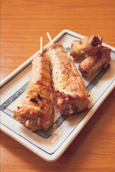 「炭火焼鳥専門店 八起亭」の若鶏ねっく(540円)
