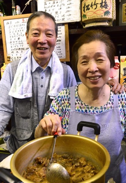 いつも明るい笑顔で客を迎える上垣内公世さん・夕起子さん夫妻