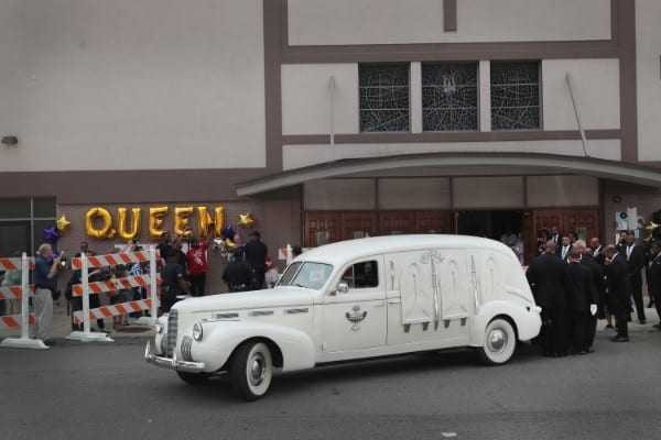 遺体を運んだ1940年型ラ・サールの霊柩車（Getty Images）