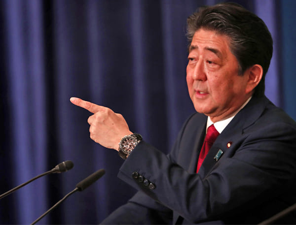 米従属の道をつき進む安倍首相（写真／アフロ）