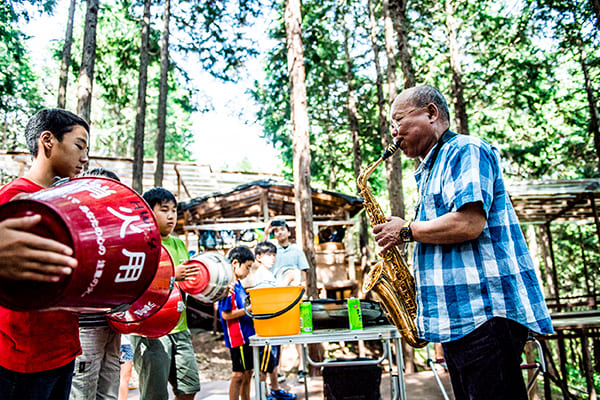 キャンプ2日目はサックス奏者の坂田明さんによる「音楽教室」