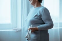 認知症になると親戚や近所の人は付き合い方をどう変えるのか