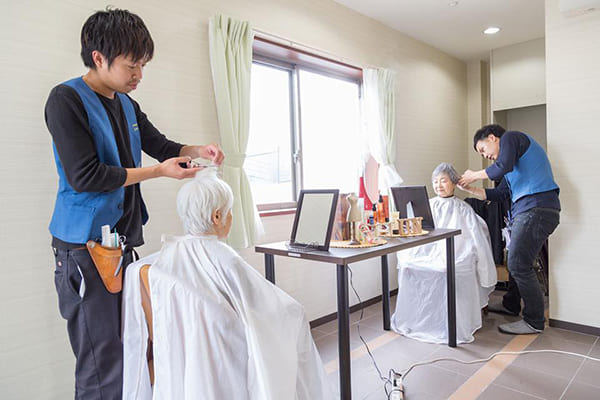 “生きがい”をくれる訪問美容を行う「trip salon un．」