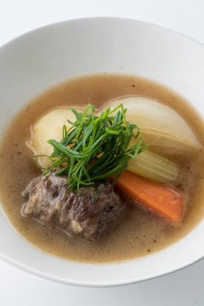 新刊には牛肉の和風シチューも掲載(撮影/鍋島徳恭)