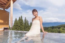 新潟美女リポーター 自分も風景画の一部になれる露天風呂