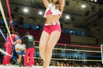 格闘技「ラウンドガール」は芸能界の登竜門、その仕事内容は