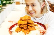 りゅうちぇるが紹介するSA贅沢グルメ MEGA盛りタレかつ丼等
