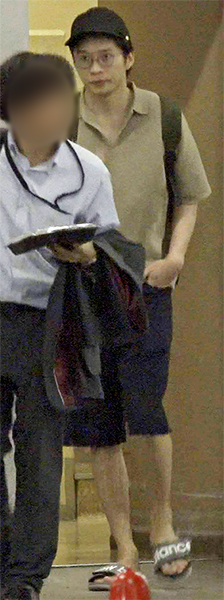 田中圭 メガネ キャップ ハーフパンツで少年のような私服姿 Newsポストセブン