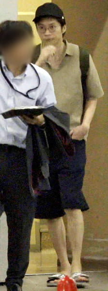 まるで少年のような私服姿