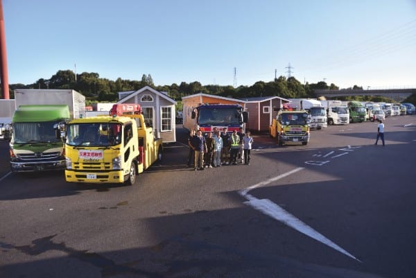 運搬チーム全員で記念撮影