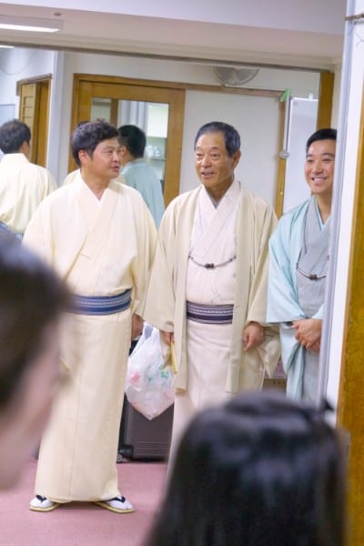 舞台裏で愛弟子と