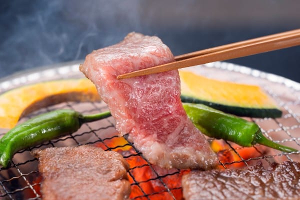 肉好きで知られる高齢の有名人も多い