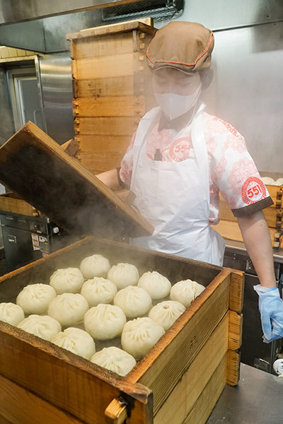 551蓬莱の豚まん製法解説 具材は豚肉と玉ねぎのみ Newsポストセブン