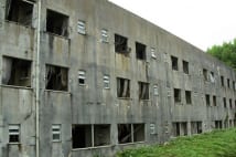 「廃墟」に行く注意点 管理人がいない建造物に入ったら不法侵入か