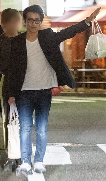 藤森はチャラ男らしく「ヘイ、タクシー」？