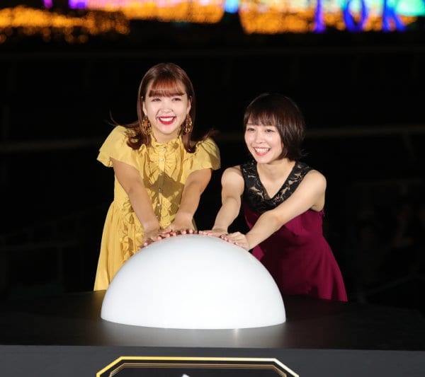大井競馬場のイルミネーションを点灯する藤田ニコルと吉谷彩子